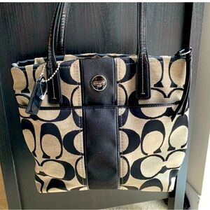 Coach Purse Signature Logo